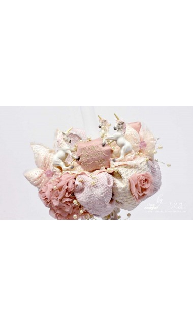 Lumanare botez brodata cu gold si accesorizata cu trei figurine unicorni Golden Unicorns Valley 14